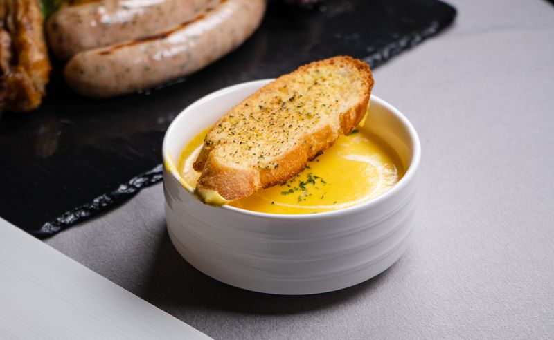 Garlic Bread with Marinara Sauce